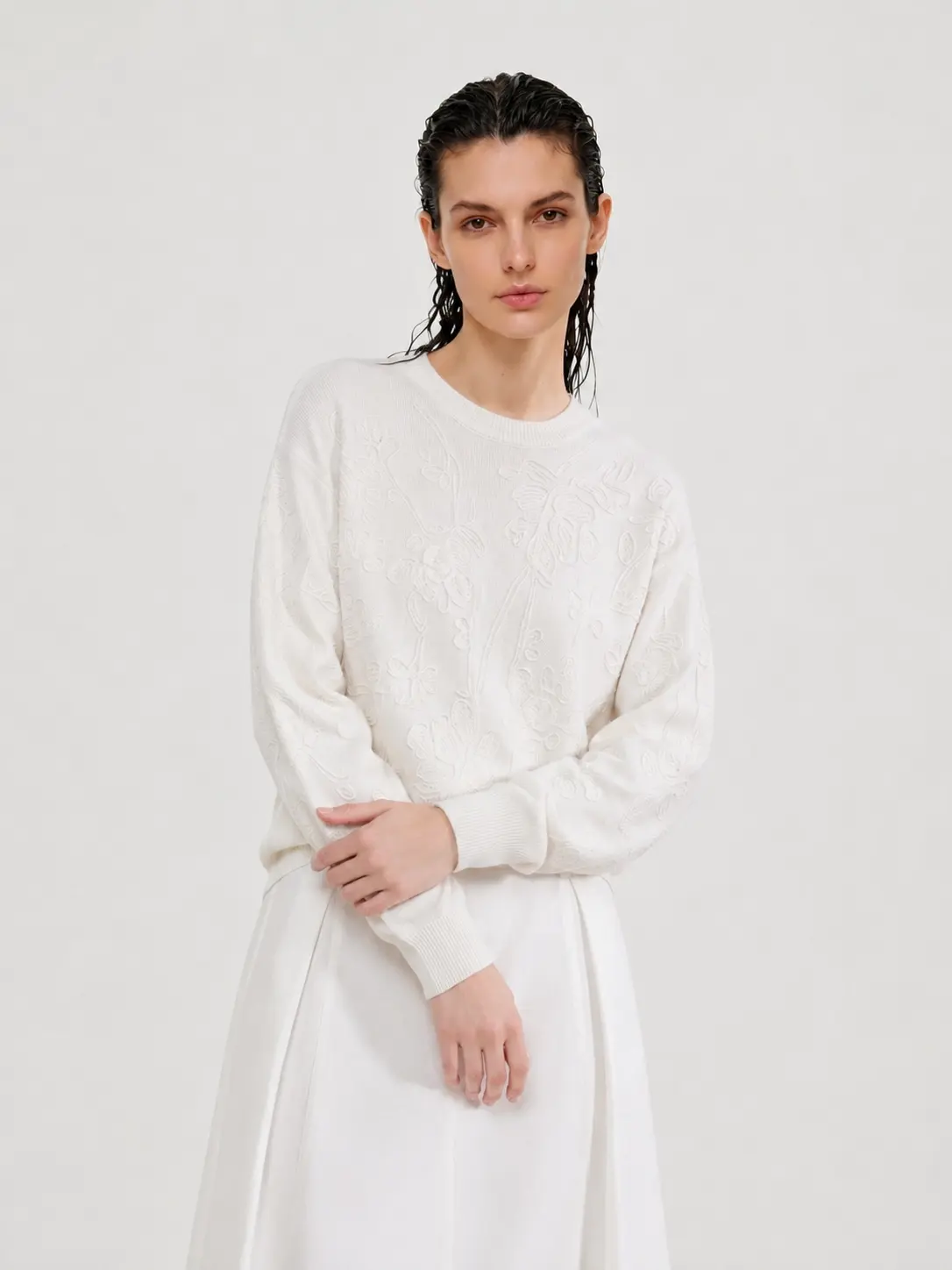 round-neck knitted top front display